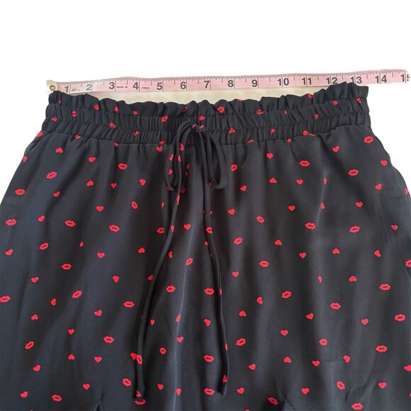 Francesca's Jun & Ivy Black Heart and Lips Kiss Print Mini Skirt Pull On Medium - Picture 2 of 7